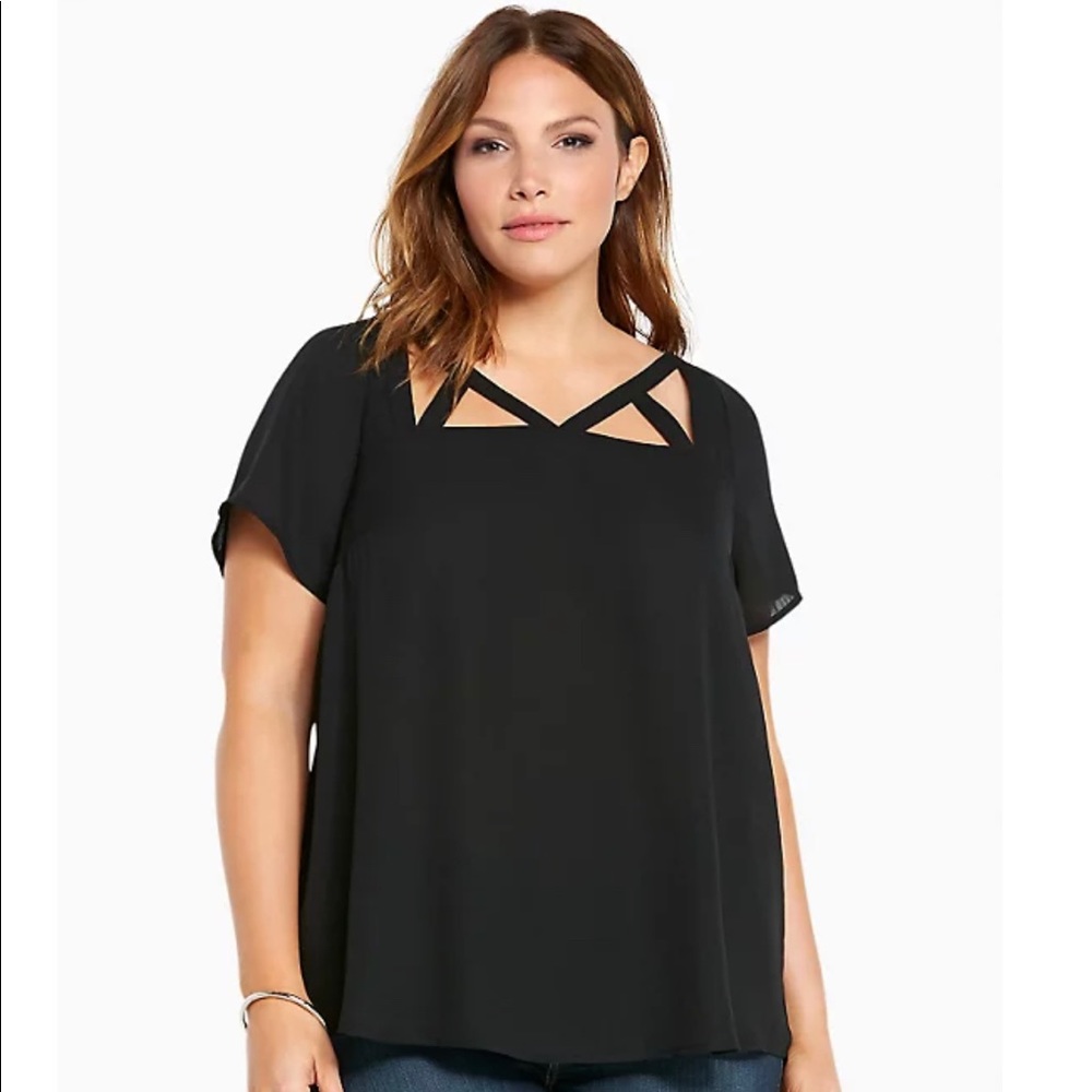 Black Torrid s/s blouse with detail at neck